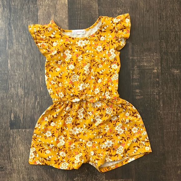 Young ❤️ Hearts  Romper - Picture 1 of 2